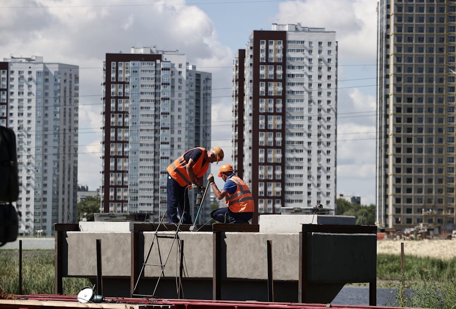 В Ульяновске продолжается строительство моста через реку Свияга в створе улиц Шевченко и Смычки