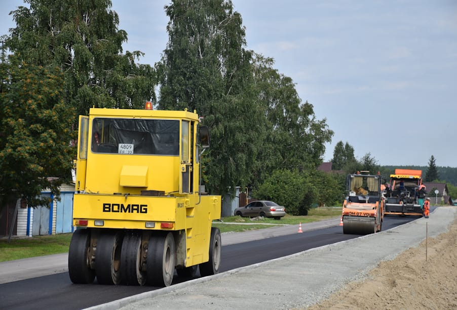 В Алтайском крае ремонтируют подъездную дорогу к поселку Озерки